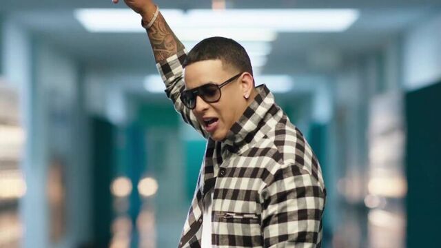 Daddy Yankee - Sígueme y Te Sígo [Official Video HD]