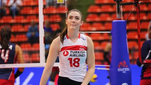 Beautiful and Talented Volleyball Player. Zehra Gunes (HD)
