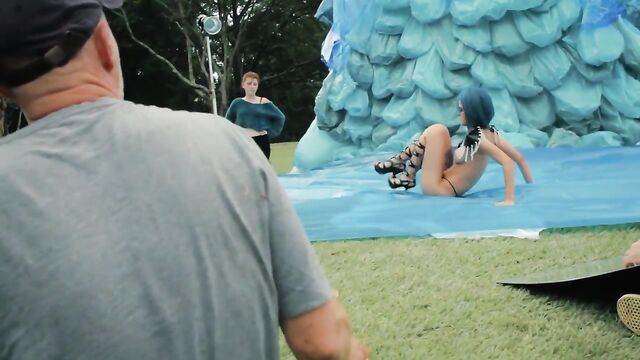 Famosa cantora funk se exibe nua em uma revista playboy