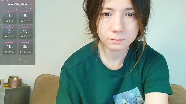 Sexy_b0rsch in magicarp hat stretches her anal and squirts