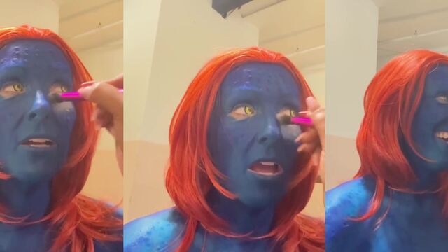 A sexy cosplay girl got her ass painted with a beautiful design