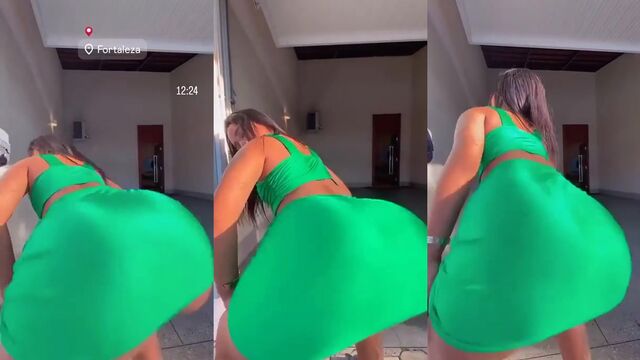 A hot flossing hottie with a great ass dance