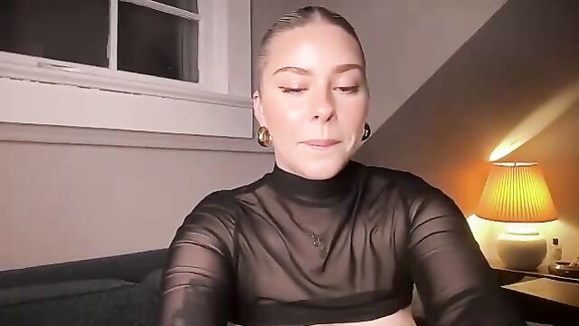 A man fucks his girlfriend with a big cock on Chaturbate VOD