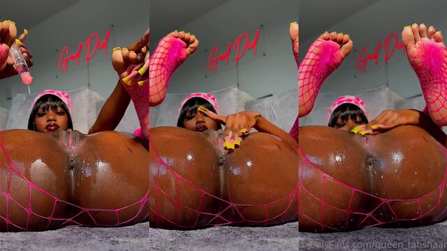 Ebony babe QueenTahShaar squirts creamy cum after using dildo