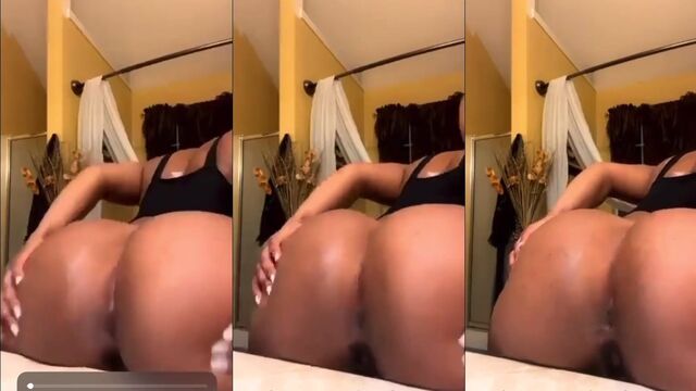 Shamayne shows off her thick ass while twerking and stripping