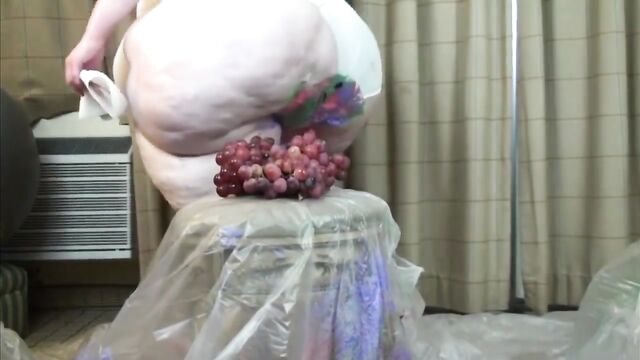 Fat SSBBW Ass Video Featuring a Massive and Jiggly Butt
