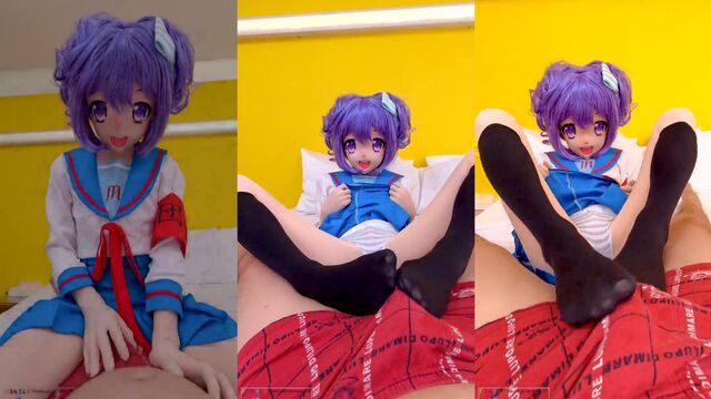 Kigurumi cat girl in lingerie masturbates her beautiful lecherous pussy