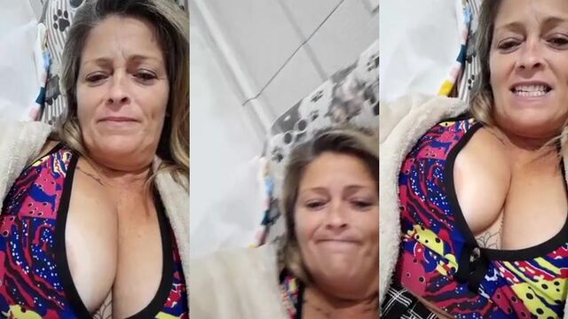 Bigtits Latina MILF Niley_hott shows off her milky boobs