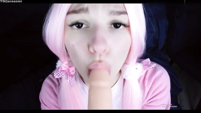 A new leaked video of an Onlyfans girl licking a big dildo