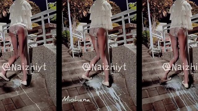 Asian guy pees on his girlfriend’s pussy in a steamy act