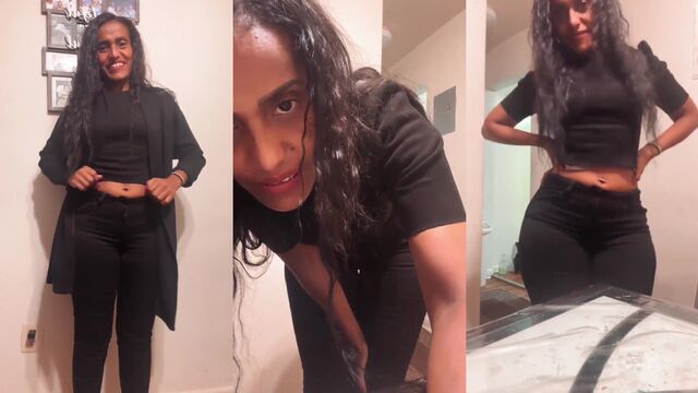 African woman with big ass enjoys solo sex