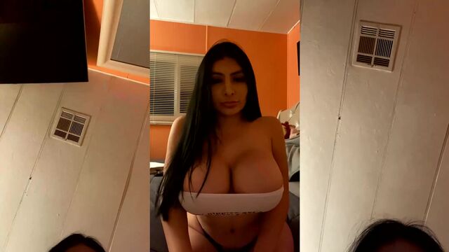 Big ass Latina with the wettest pussy! Onlyfans only $3!