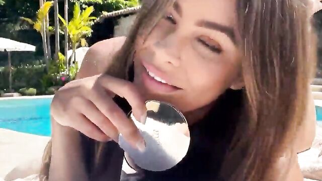 Sofia Vergara’s legendary ass in thong is a sight to behold on TV