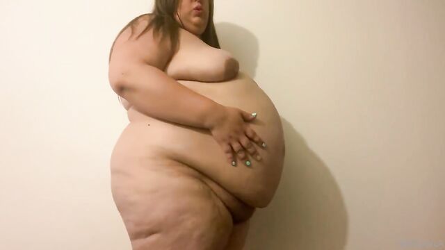 Busty SSBBW shakes her big belly while getting intimate