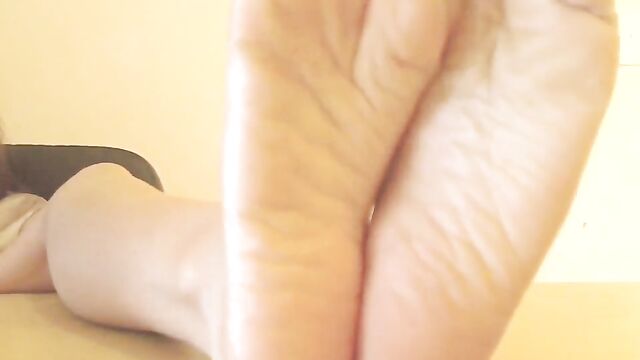 TiclishFalakaFeetThaIfeetTickle - The best foot fetish video