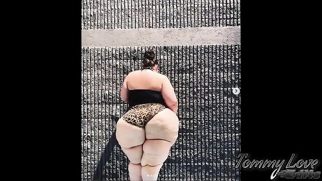 Juicy BBW shows off her big ass and thighs in sexy lingerie