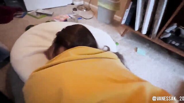 Big ass Latina gets creampied after quickie in doggy style