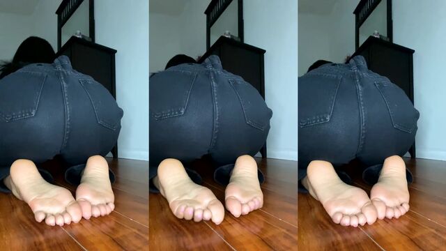 A sexy Latina gives a footjob to her boyfriend using her toes