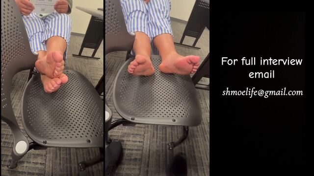 The sexy BBW gets her feet worshipped by having them licked